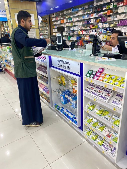 ضمن خدماتها المجتمعية : وزعت الجمعية ممثلة بفريق البر التطوعي 1000 نسخة من التقويم السنوي