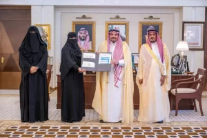 سمو أمير القصيم يستقبل رئيس مجلس إدارة جمعية الملك عبدالعزيز الأهلية النسائية ببريدة.